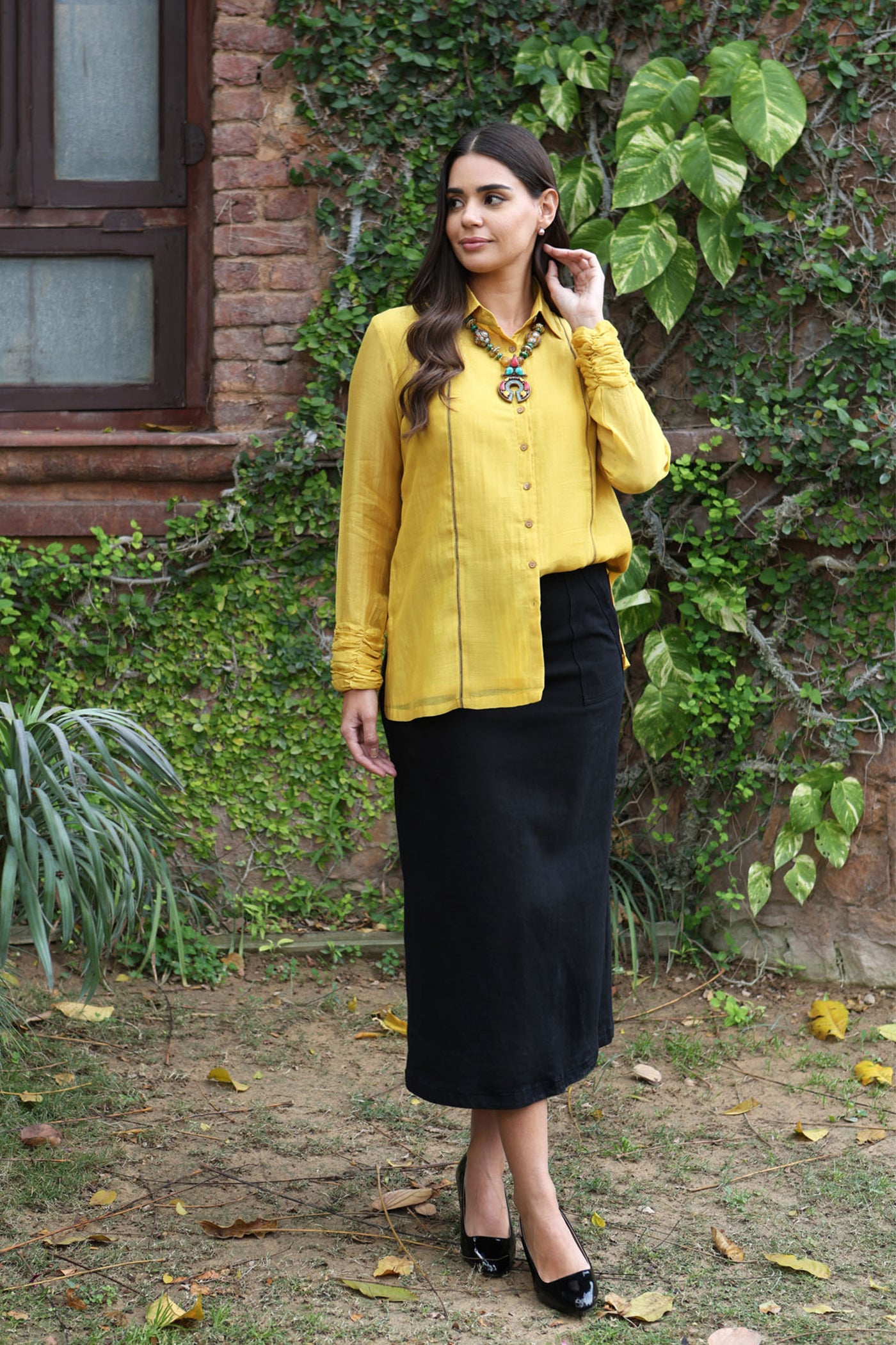 Dssty-Lime Pure Silk-Cotton Front-Open Collared Short-Blouse With Ruched Cuffs