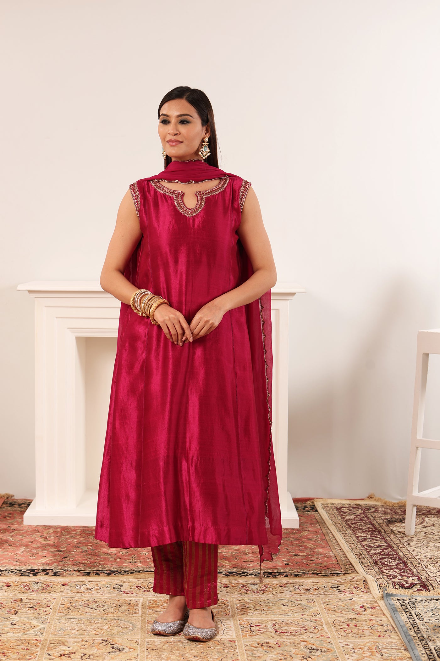Majenta-Pink Hand-Embroidered Handloom Pure Silk Sleeveless Kurta-Pants Set