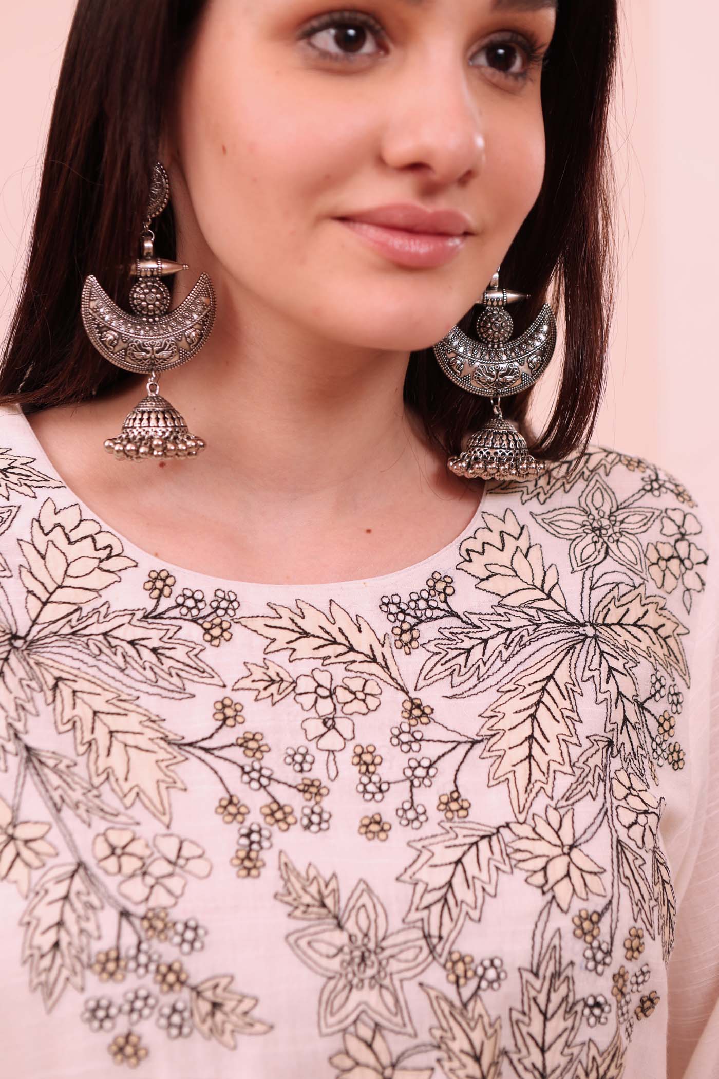 Ivory Embroidered (Applique & Cuwork) Pure Cotton Slub Kurta-Pants Set