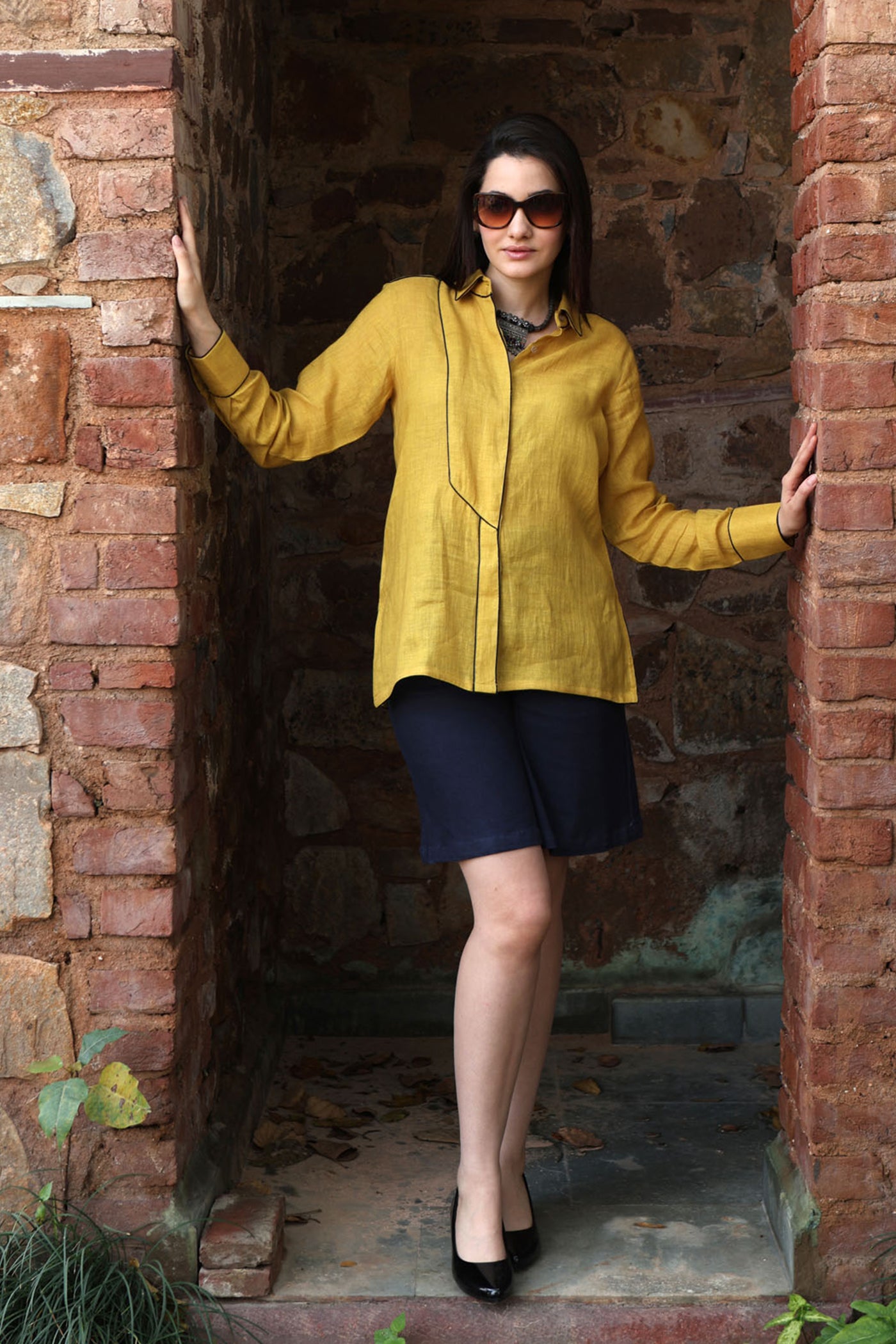 Dusty-Mustard Pure Linen Collared Front-Open Short Blouse With Contrast Edgings