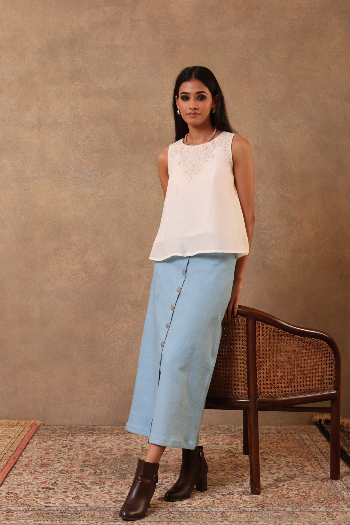 Ivory Hand-Embroidered Handloom Pure Linen-Silk Short Blouse (Without Sleeves) With Threadwork Detail